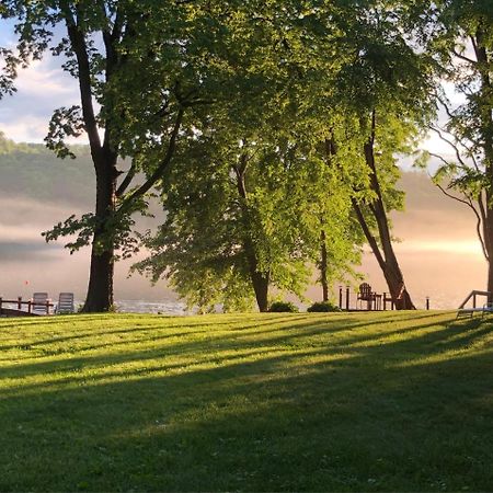 The Elms Waterfront Cottages Lake Luzerne Экстерьер фото